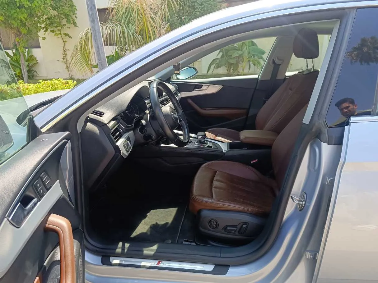Car image 14