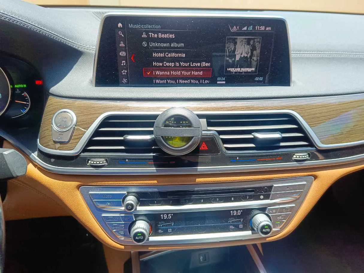 Car image 27