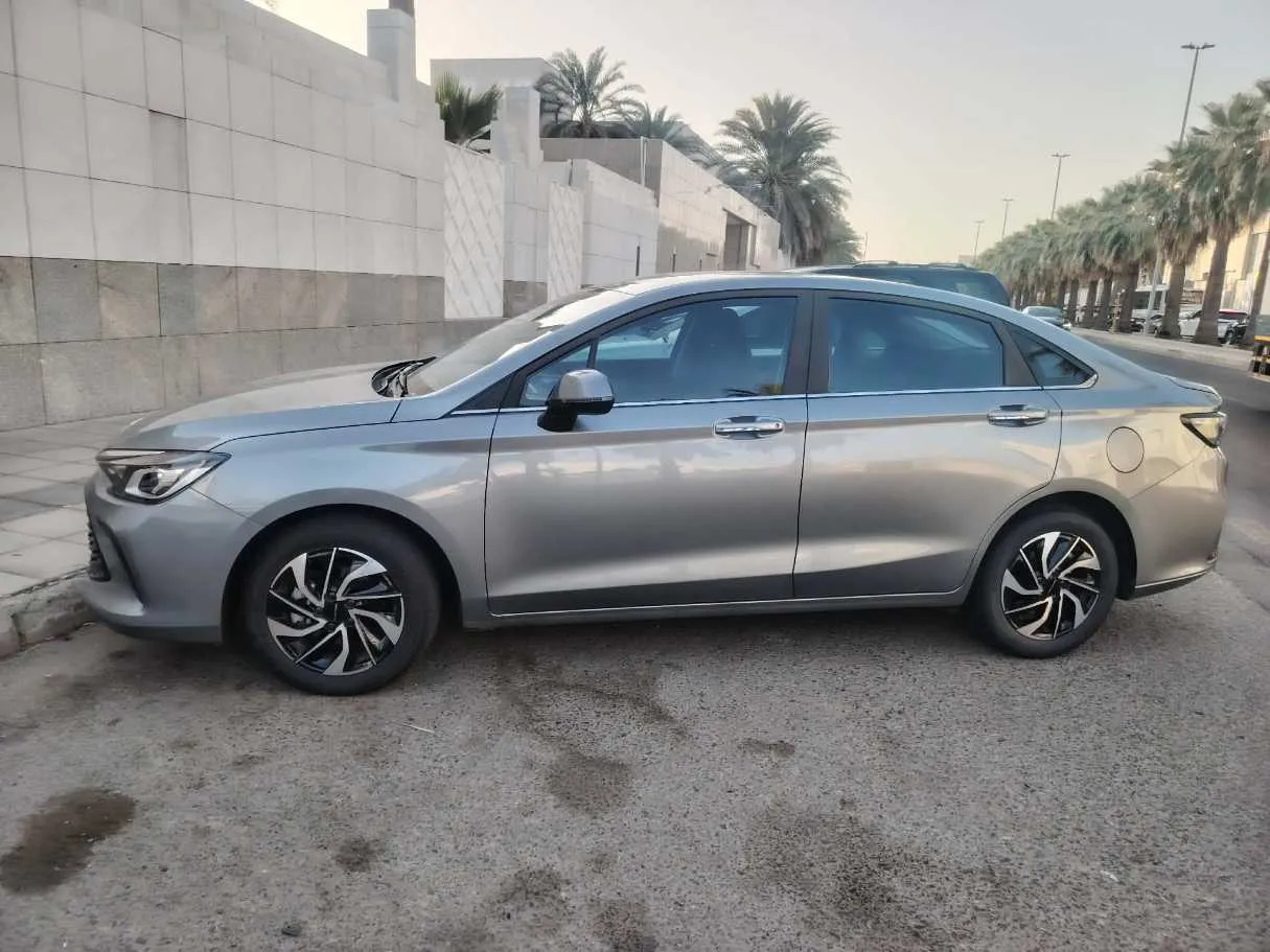 Car image 8