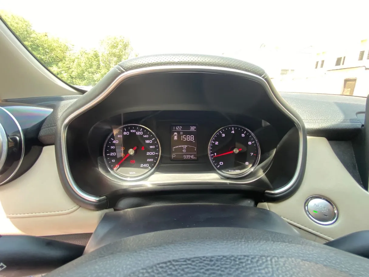 Car image 18