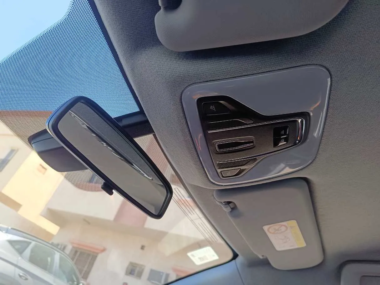 Car image 27