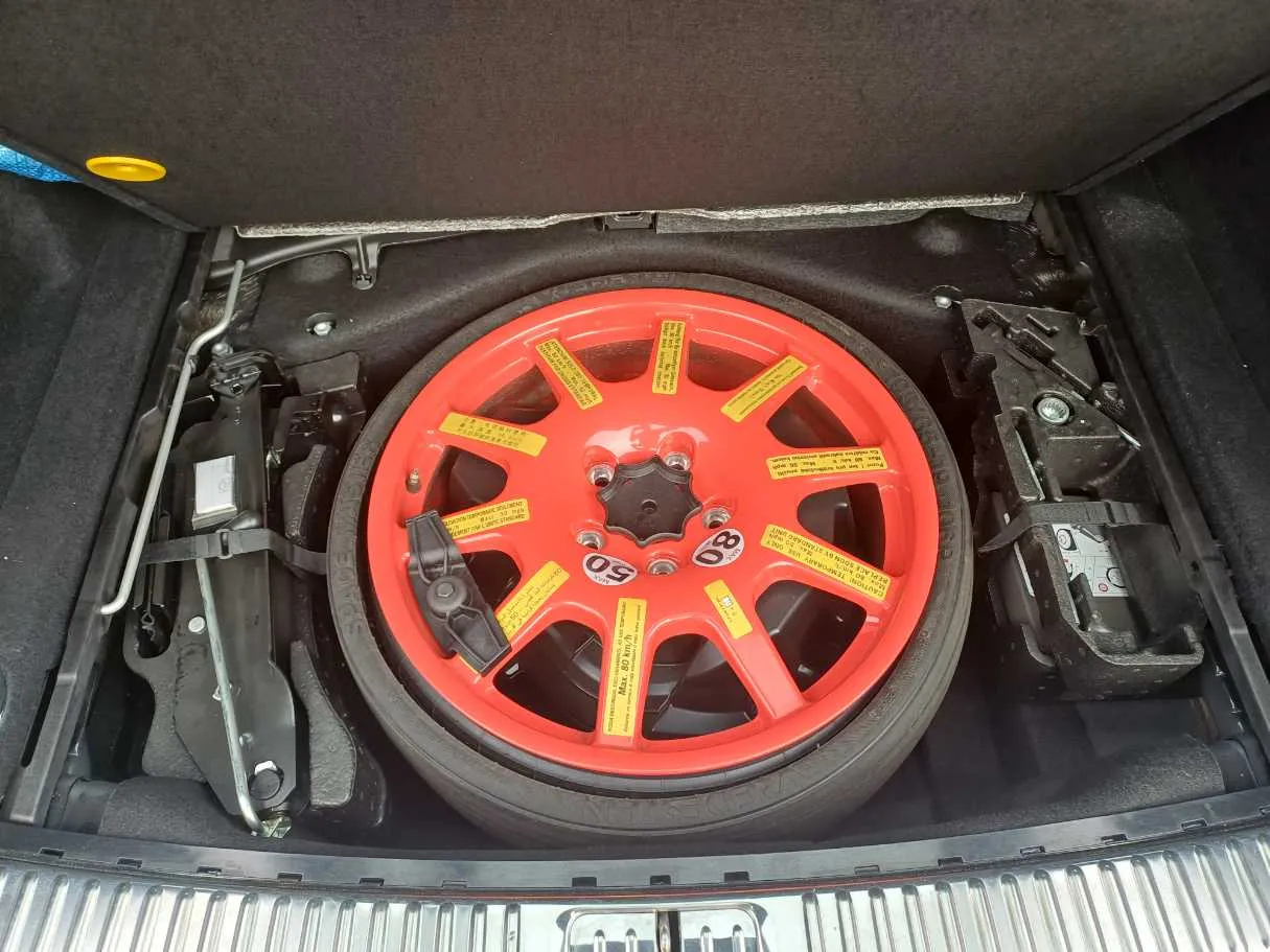 Car image 24