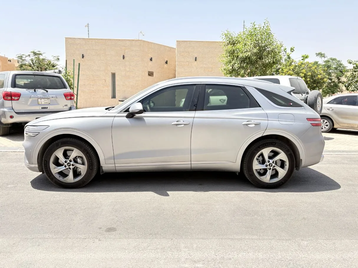 Car image 8