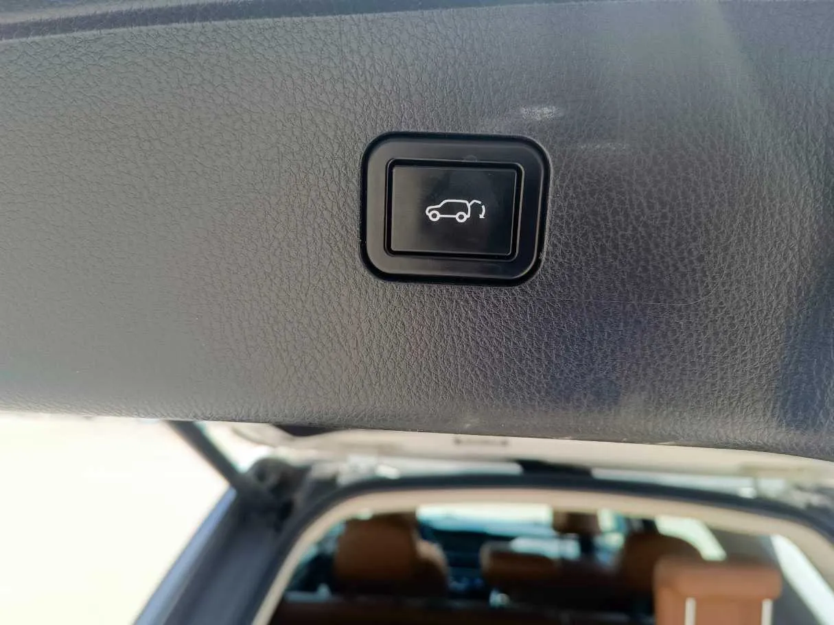 Car image 35