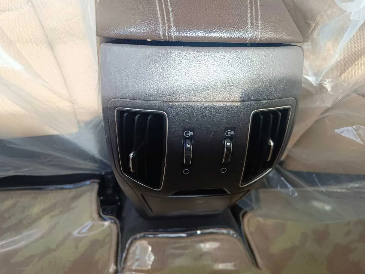 Car image 26