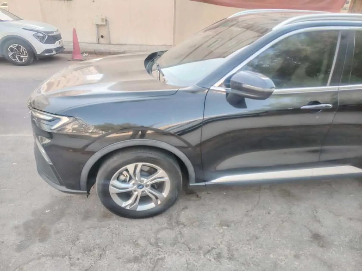 Car image 9