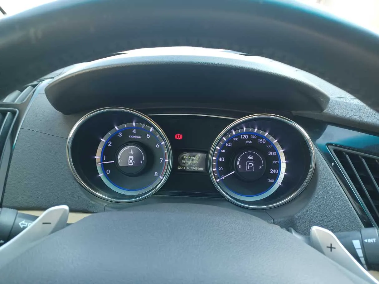 Car image 17