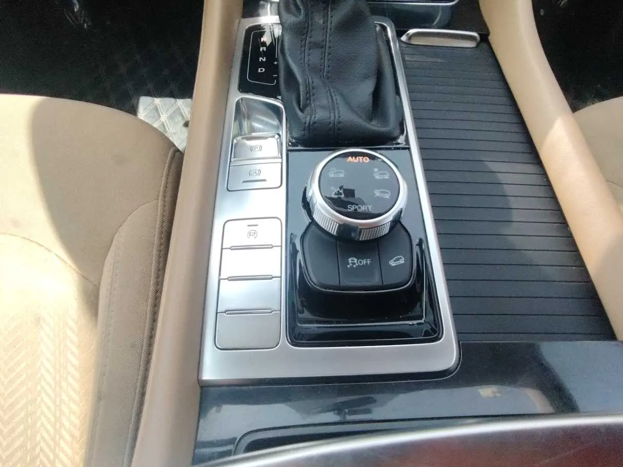Car image 19