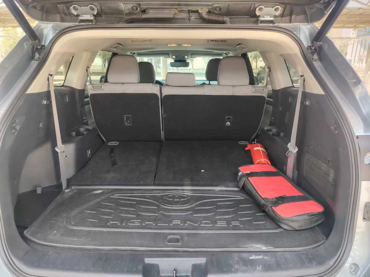 Car image 26