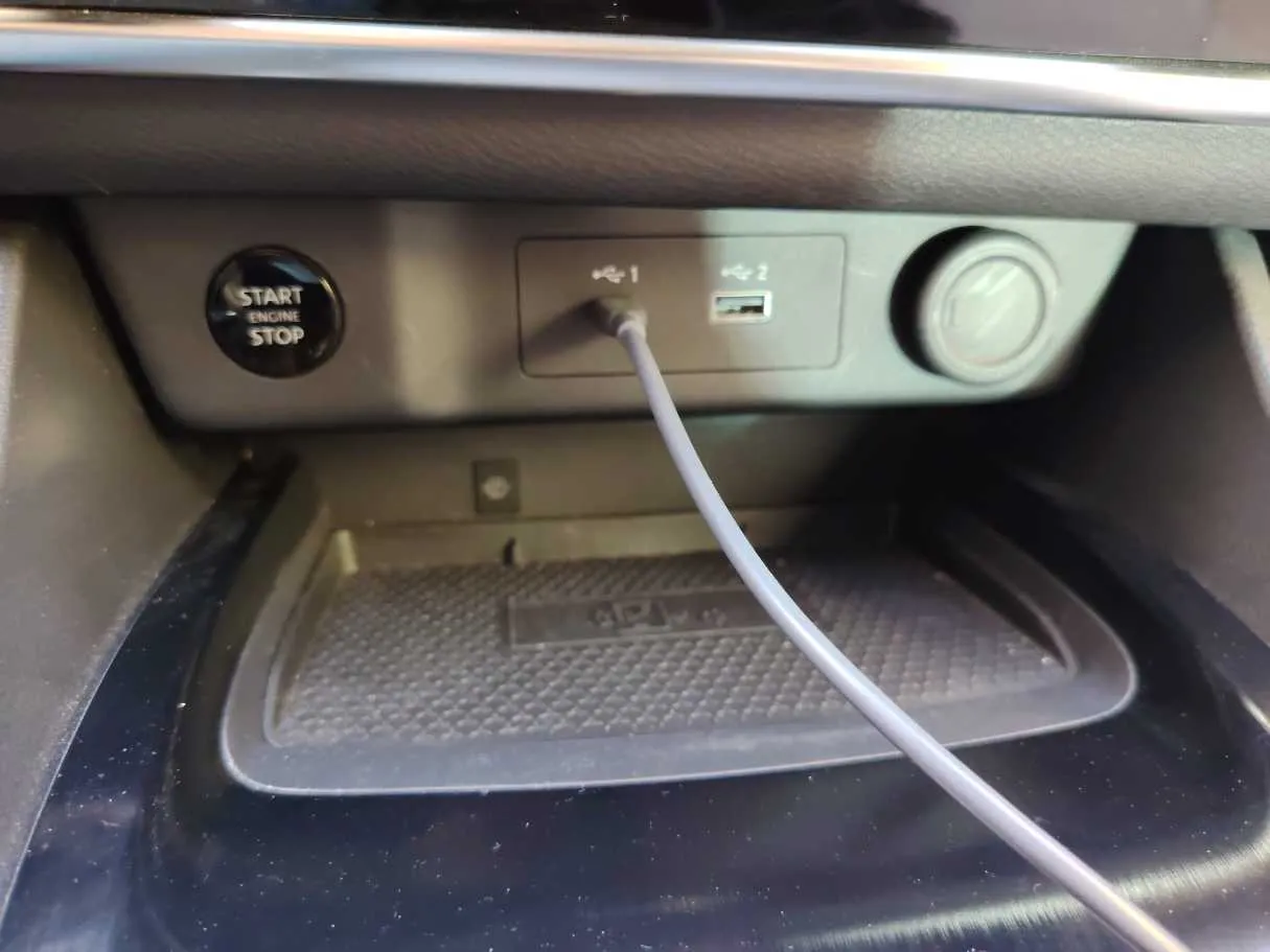 Car image 26