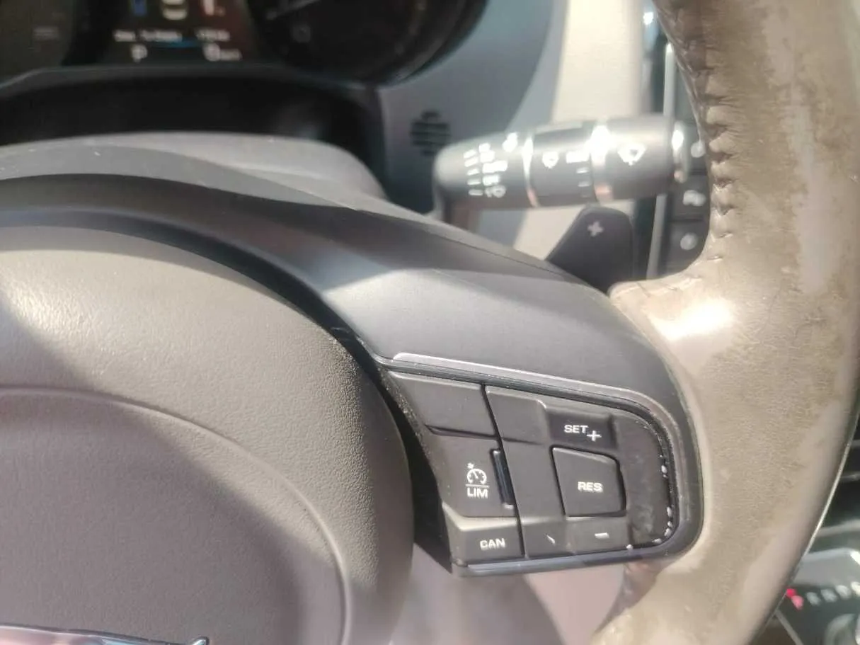 Car image 34