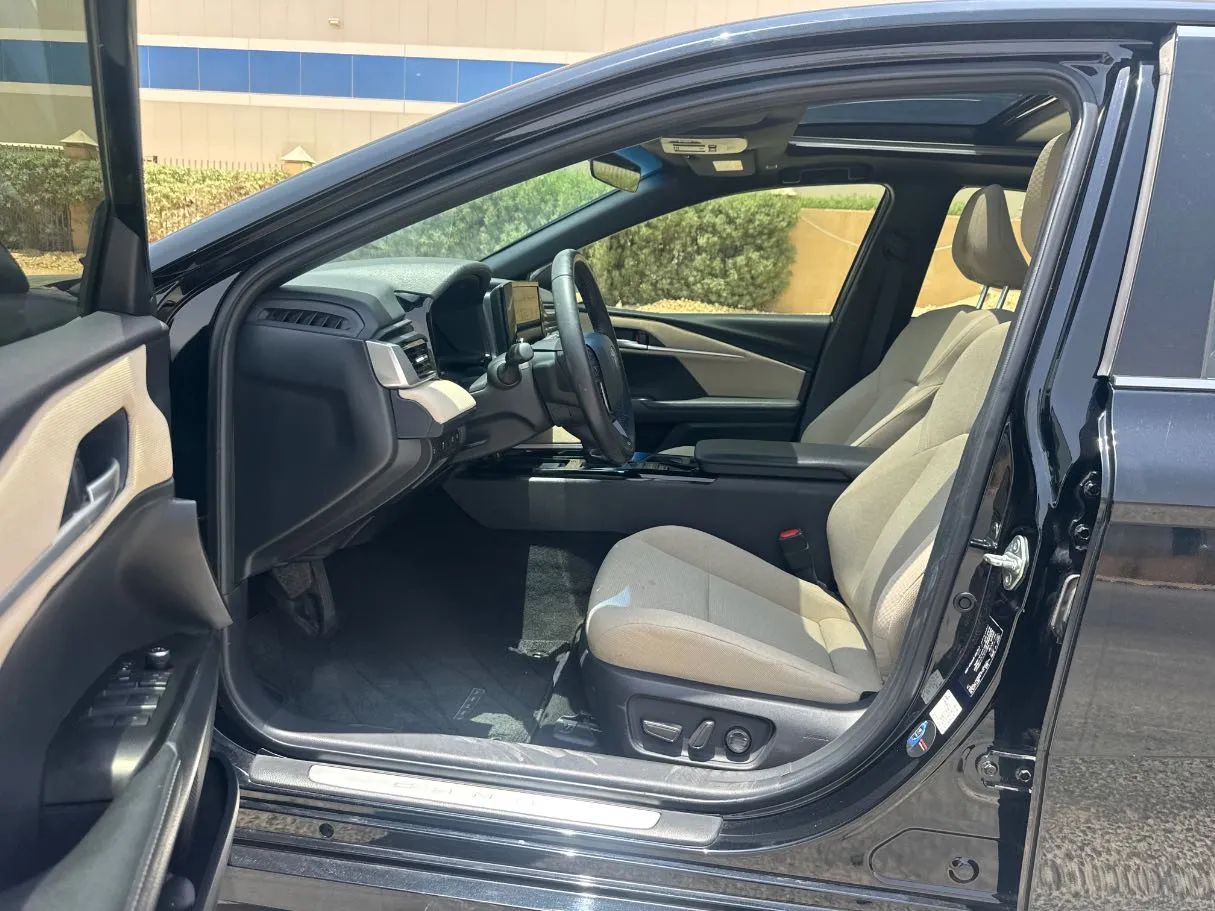 Car image 11