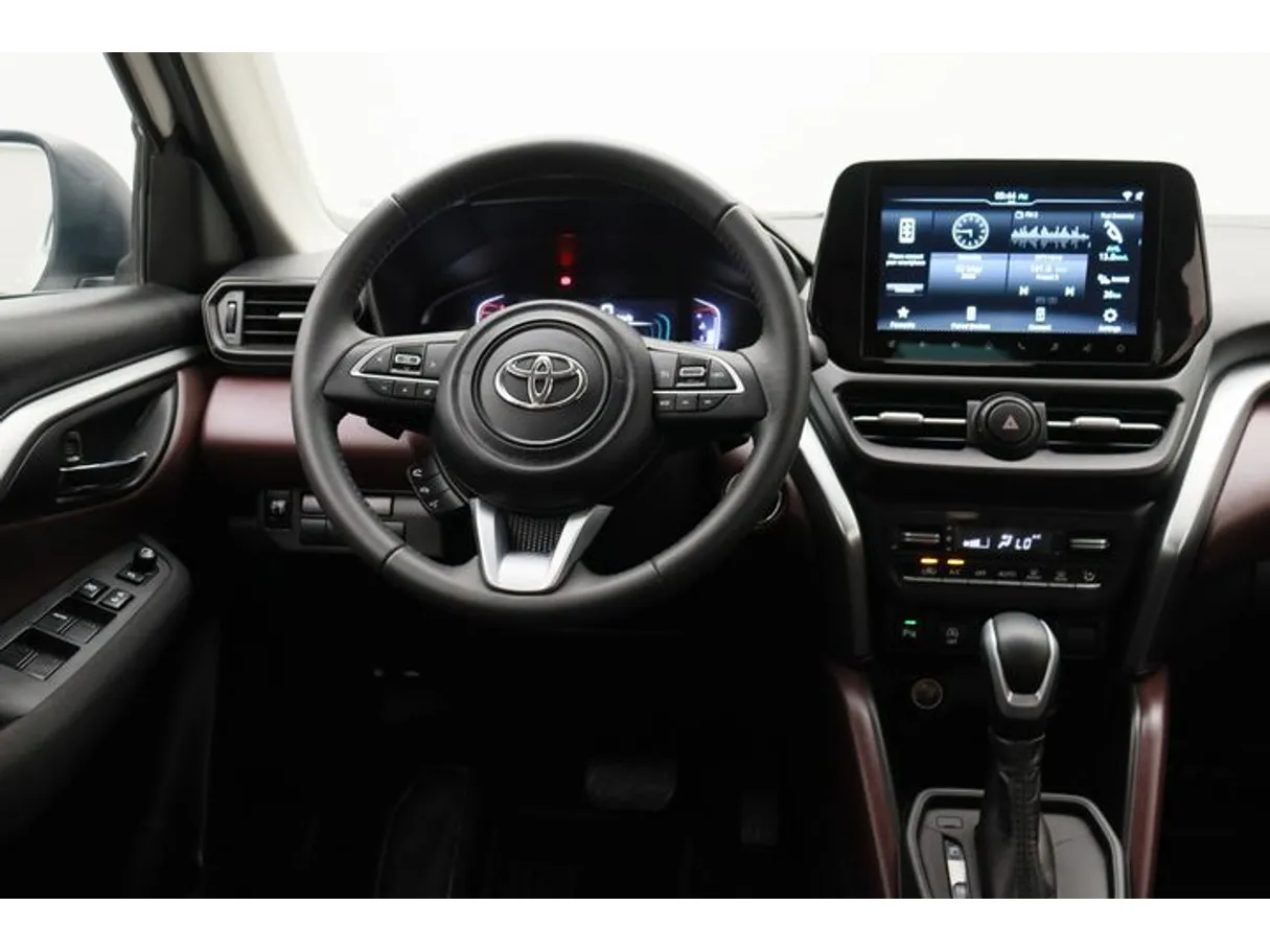 Car image 15