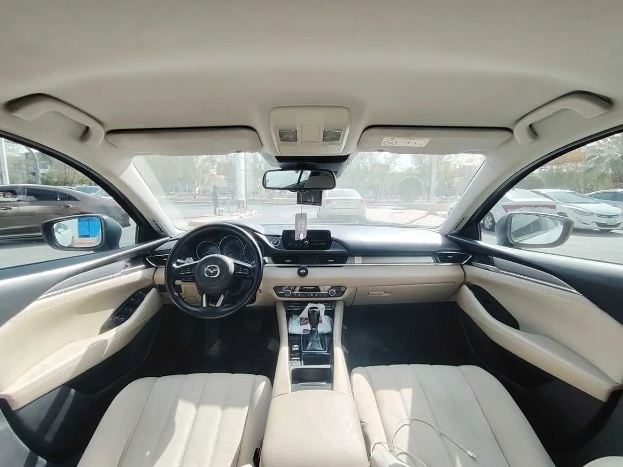 Car image 18