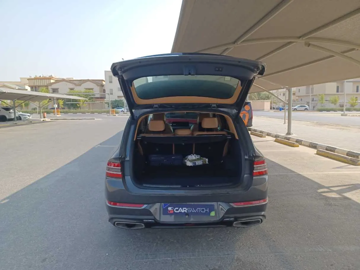 Car image 18