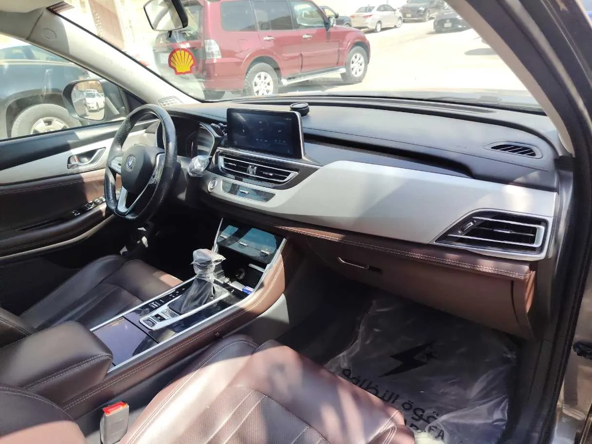 Car image 14