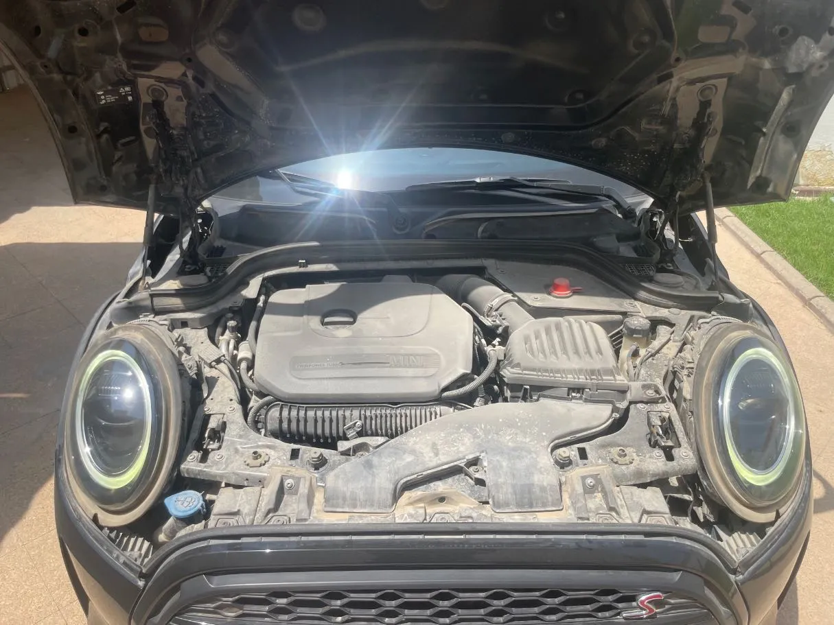 Car image 26