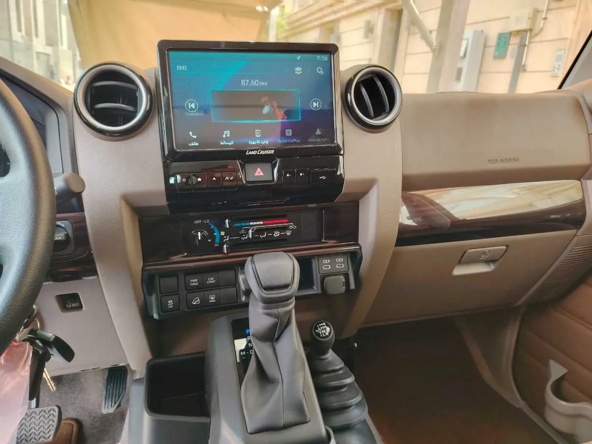Car image 25