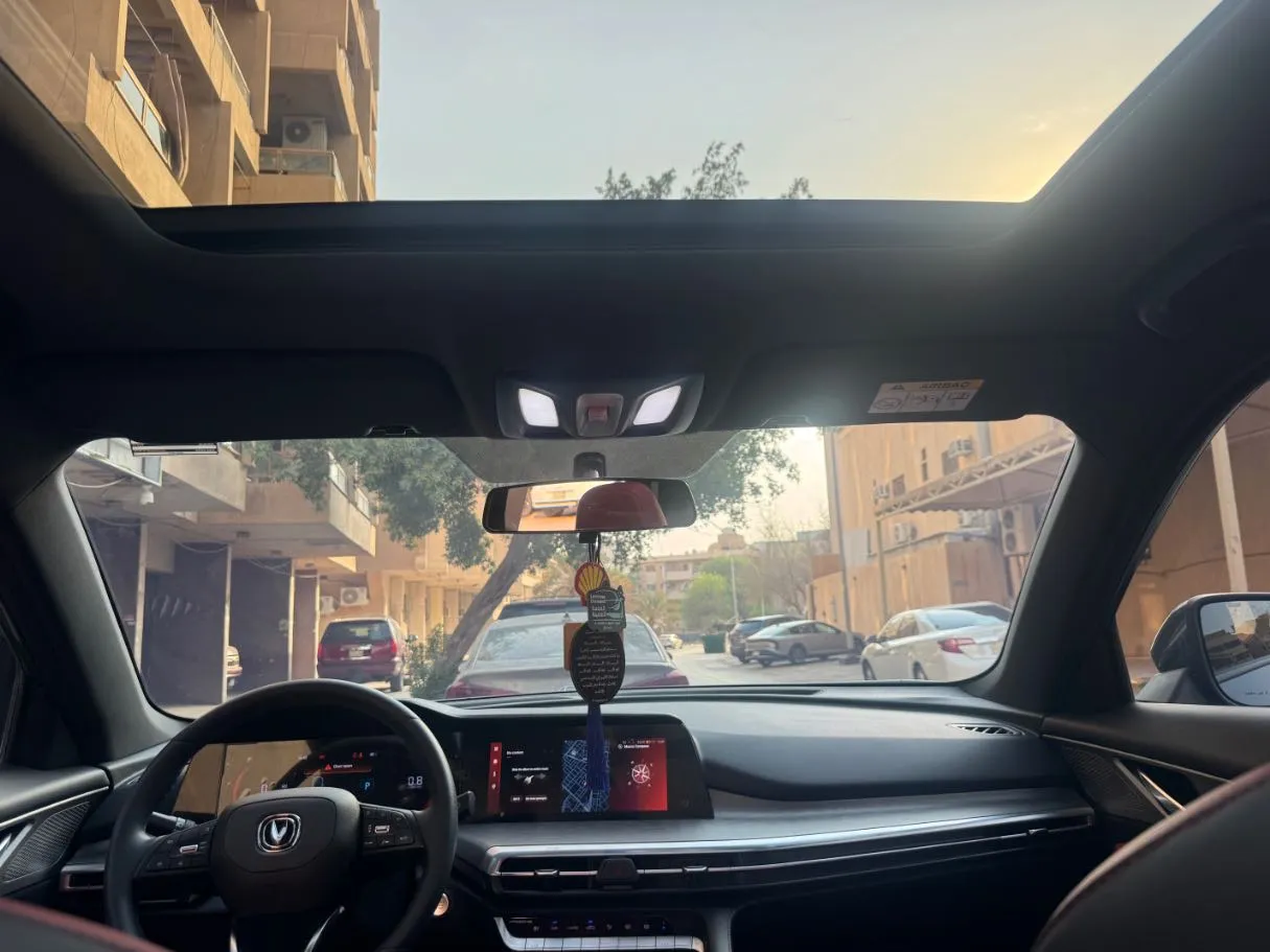 Car image 14
