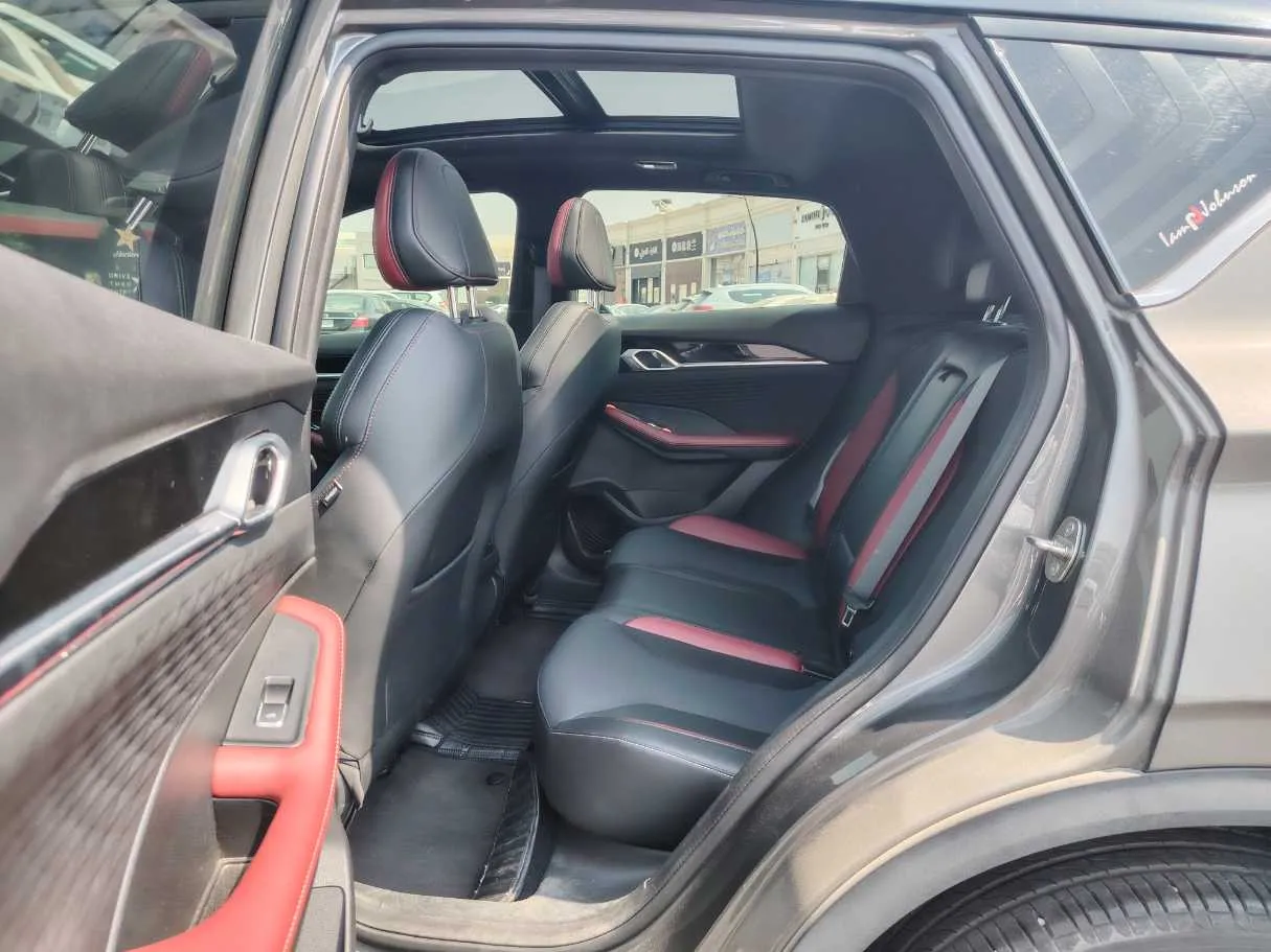 Car image 16