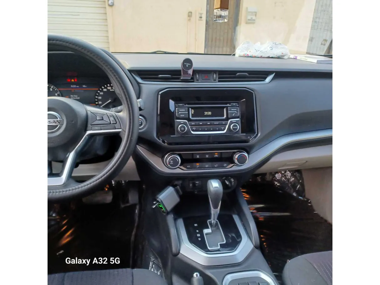 Car image 14