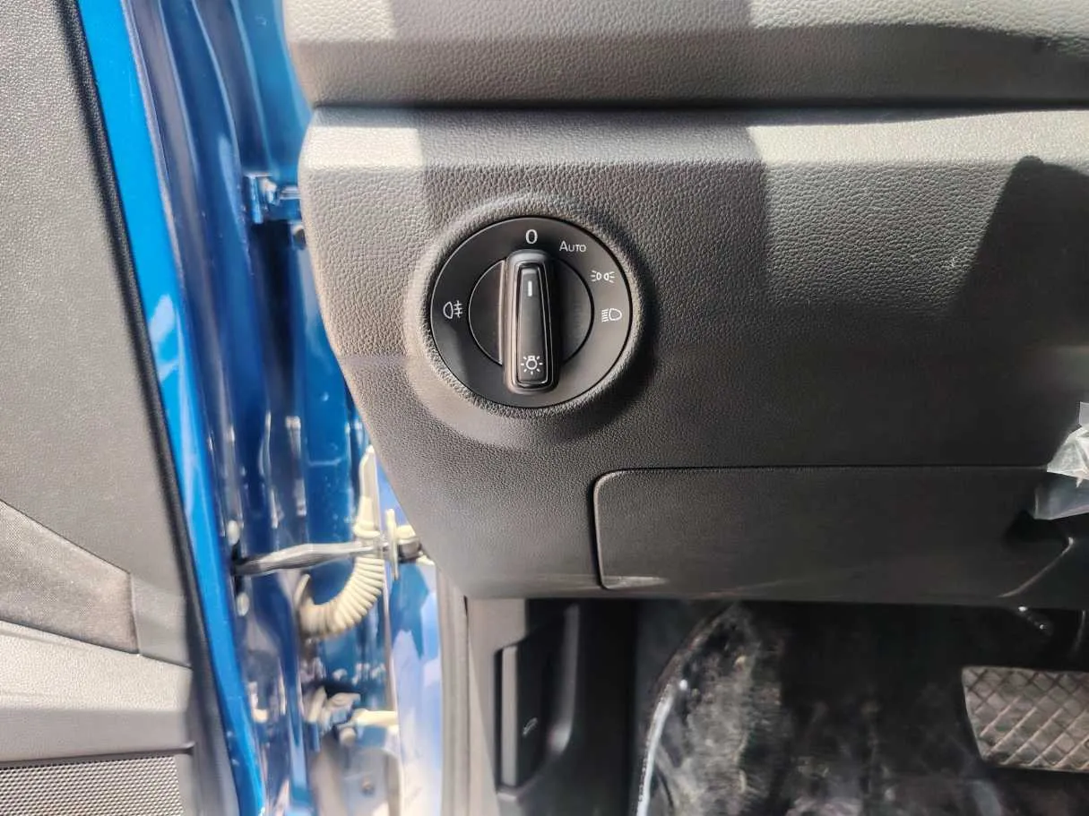 Car image 23