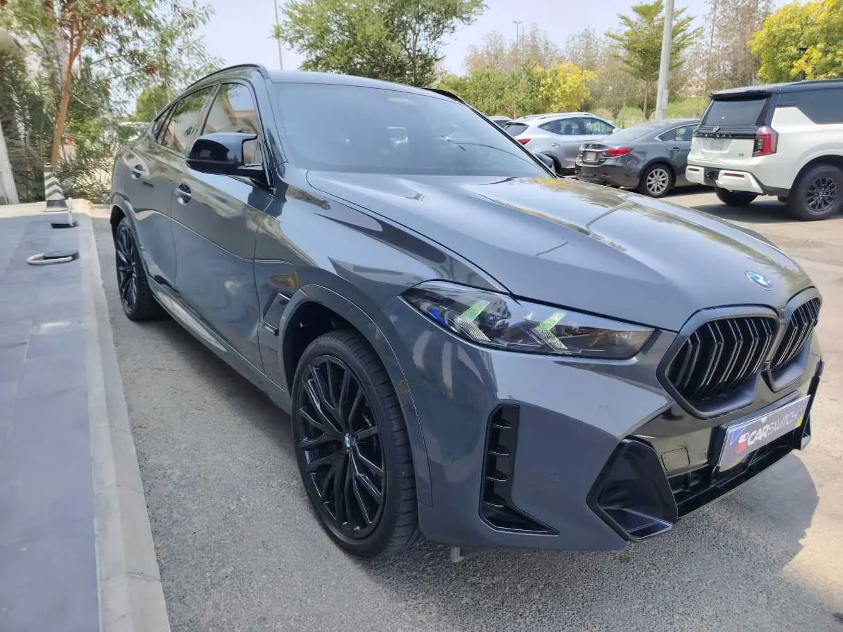 Car image 3