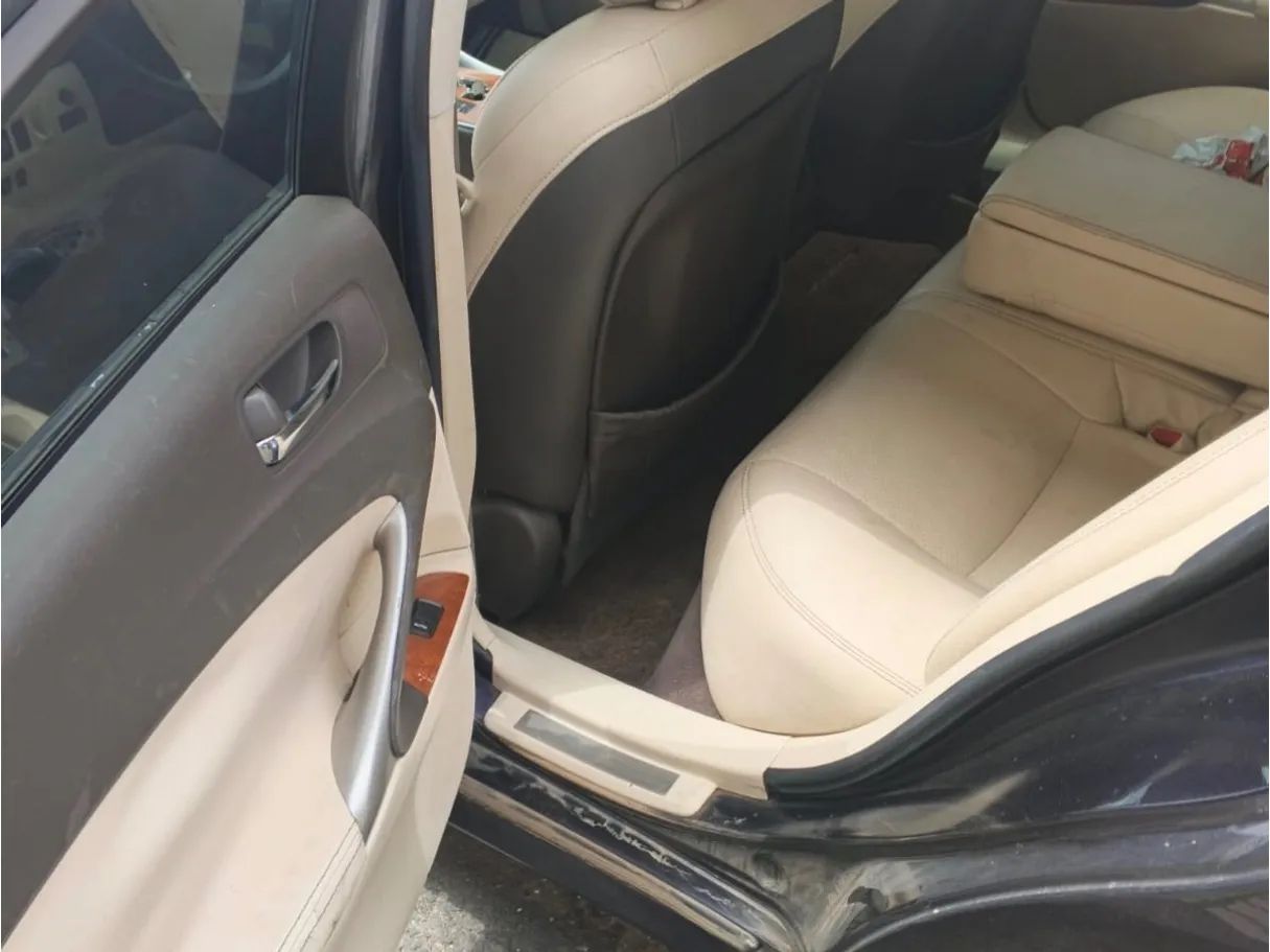 Car image 7
