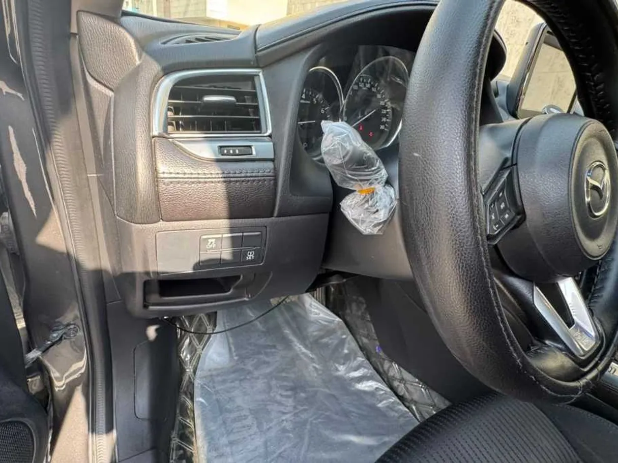 Car image 23