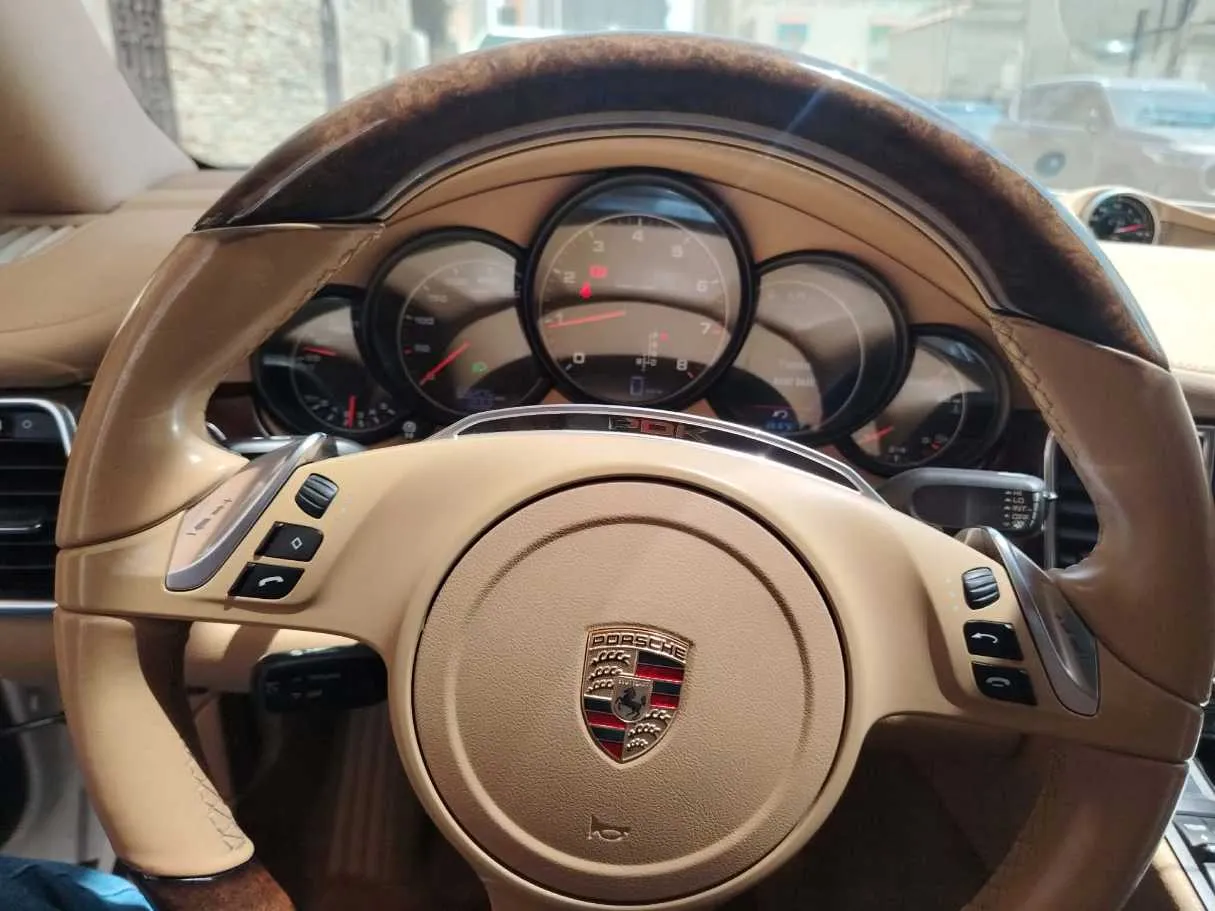 Car image 28