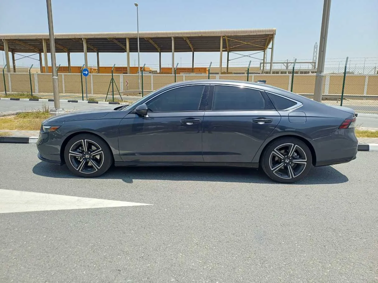 Car image 8