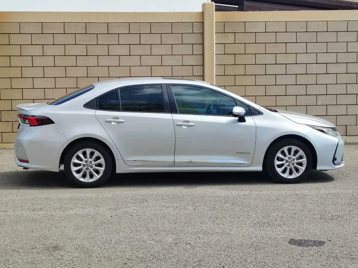Car image 4
