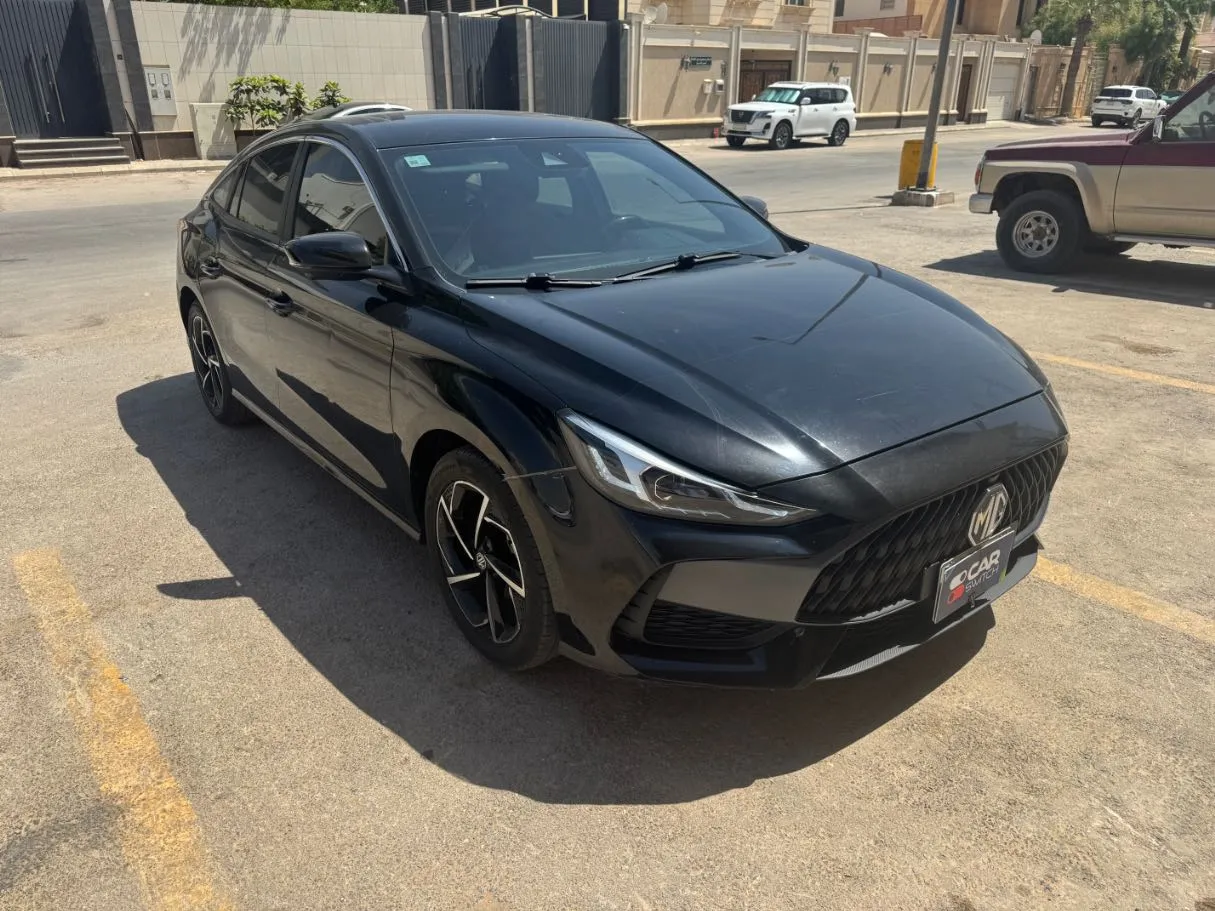 Car image 3