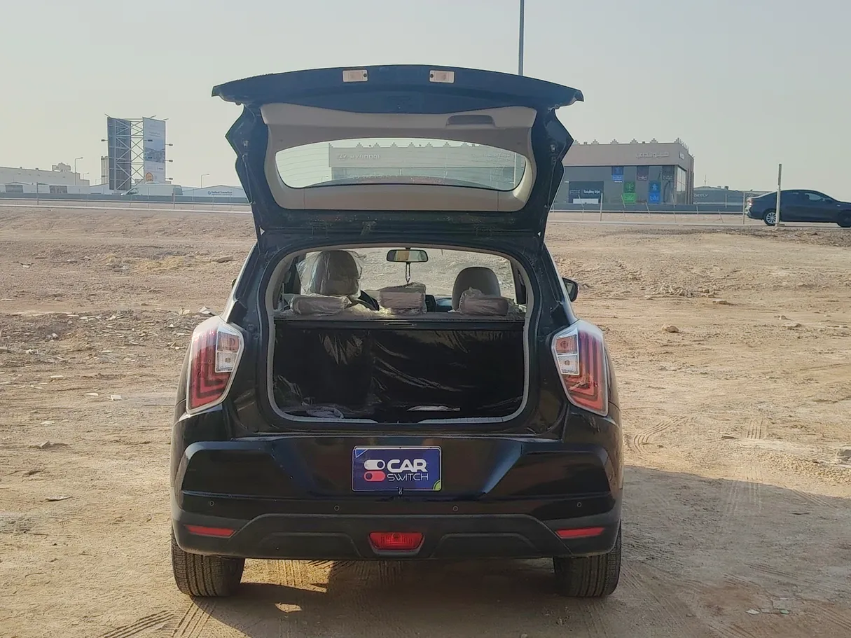 Car image 25