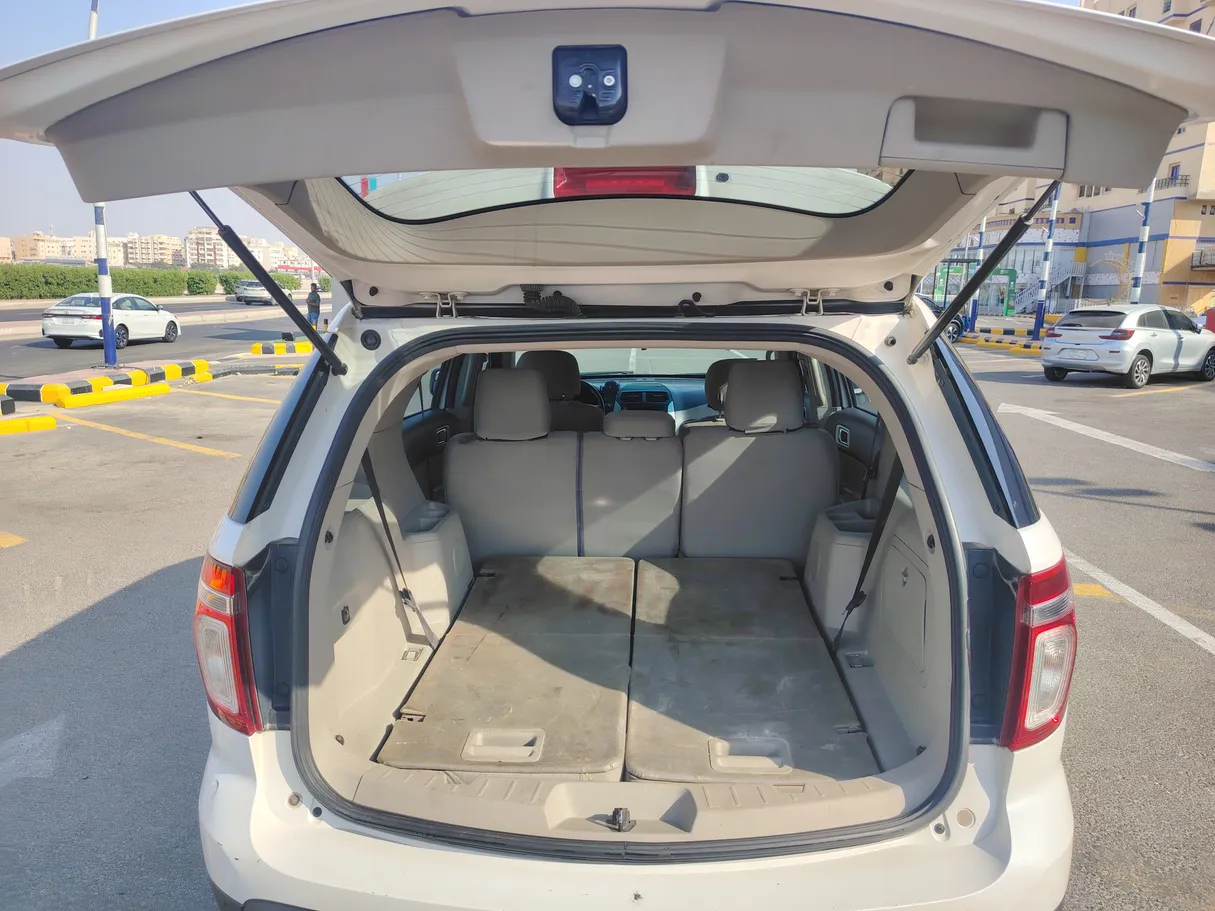 Car image 26