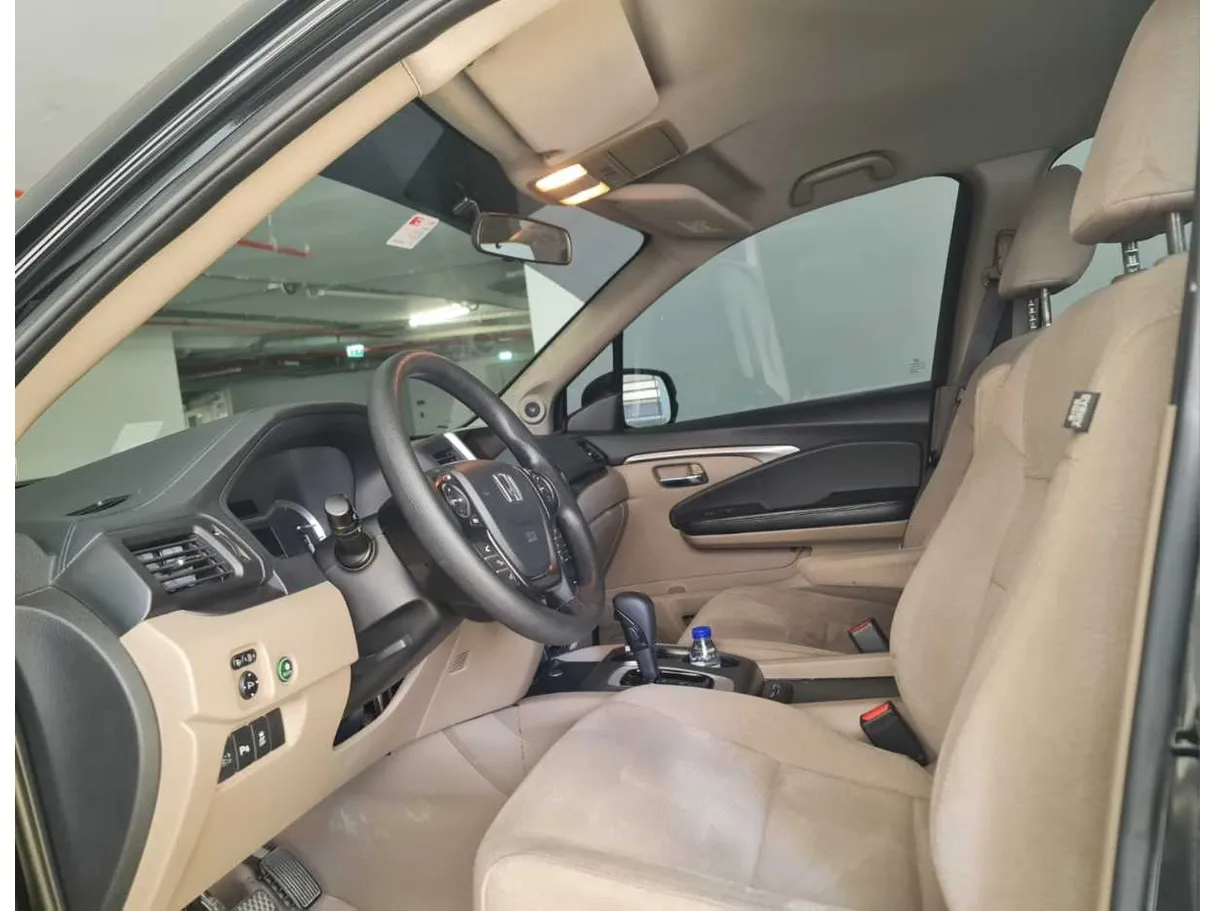 Car image 7