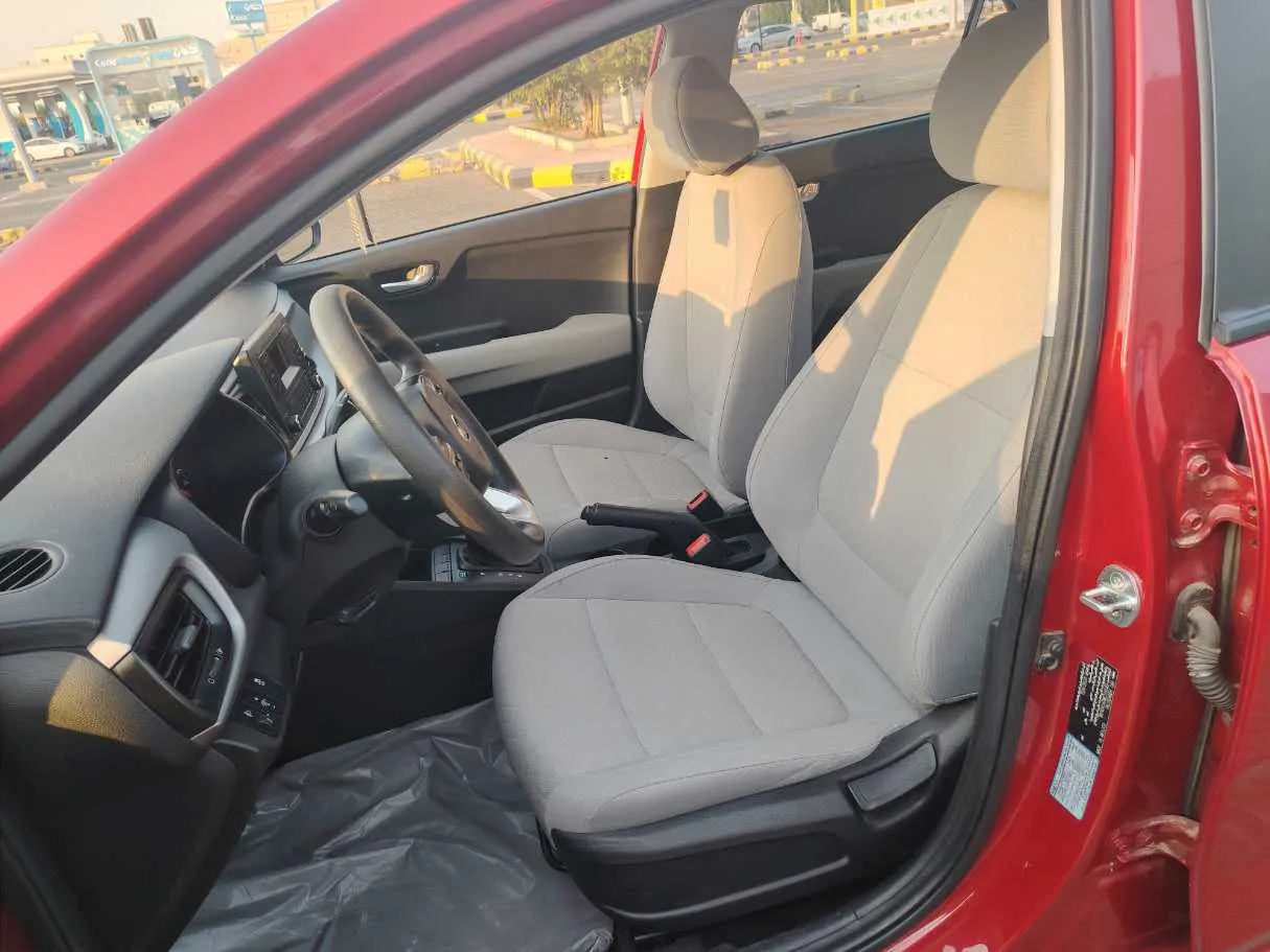 Car image 12