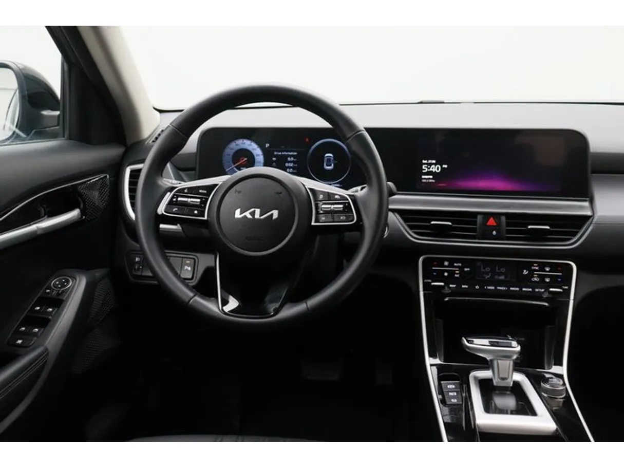 Car image 15