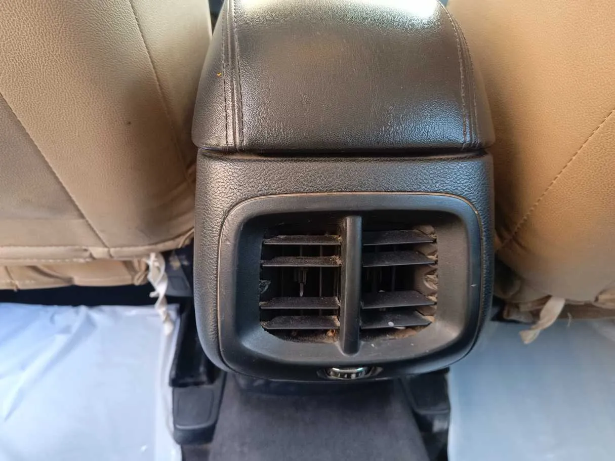 Car image 27