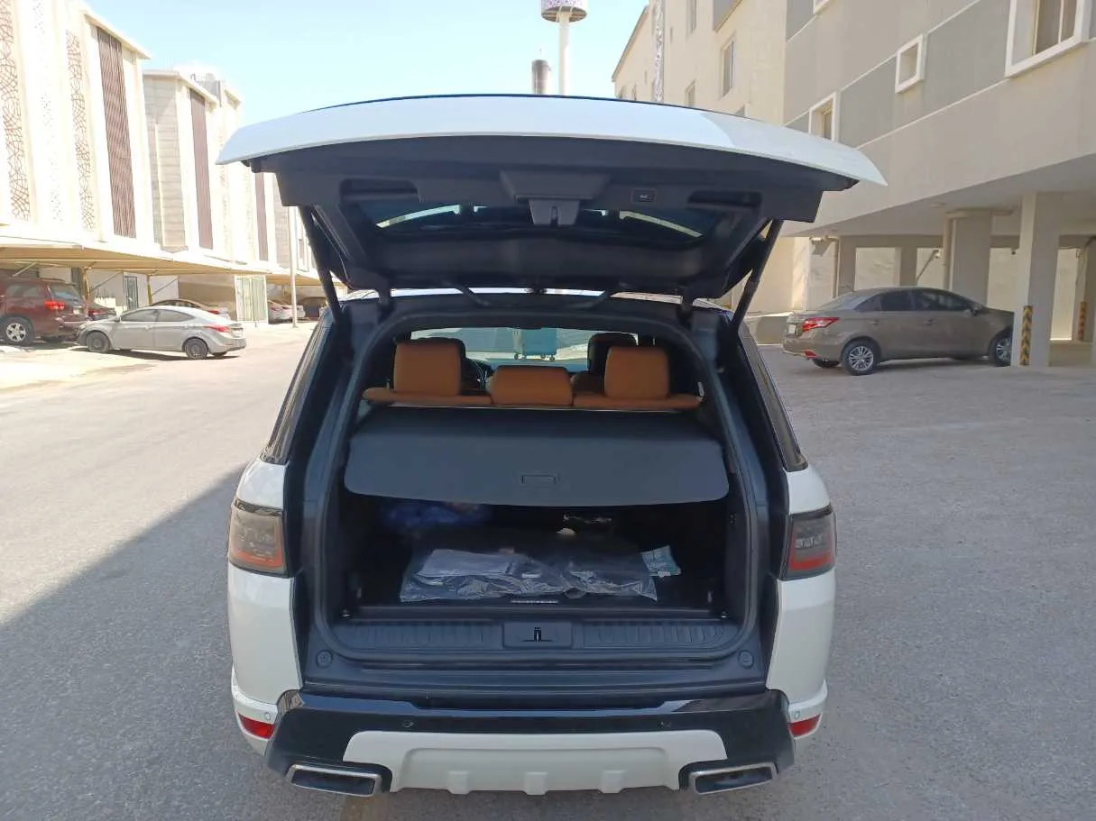 Car image 20