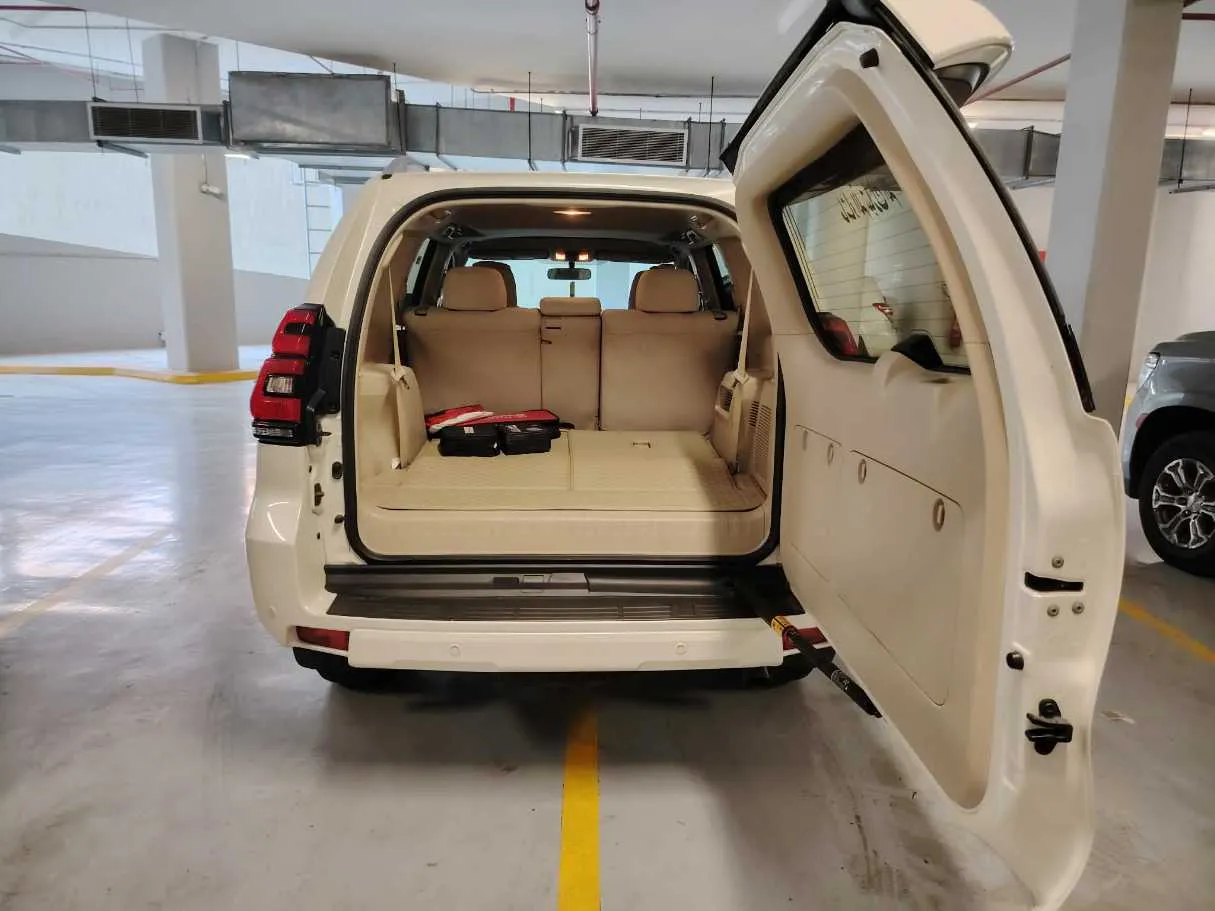 Car image 30