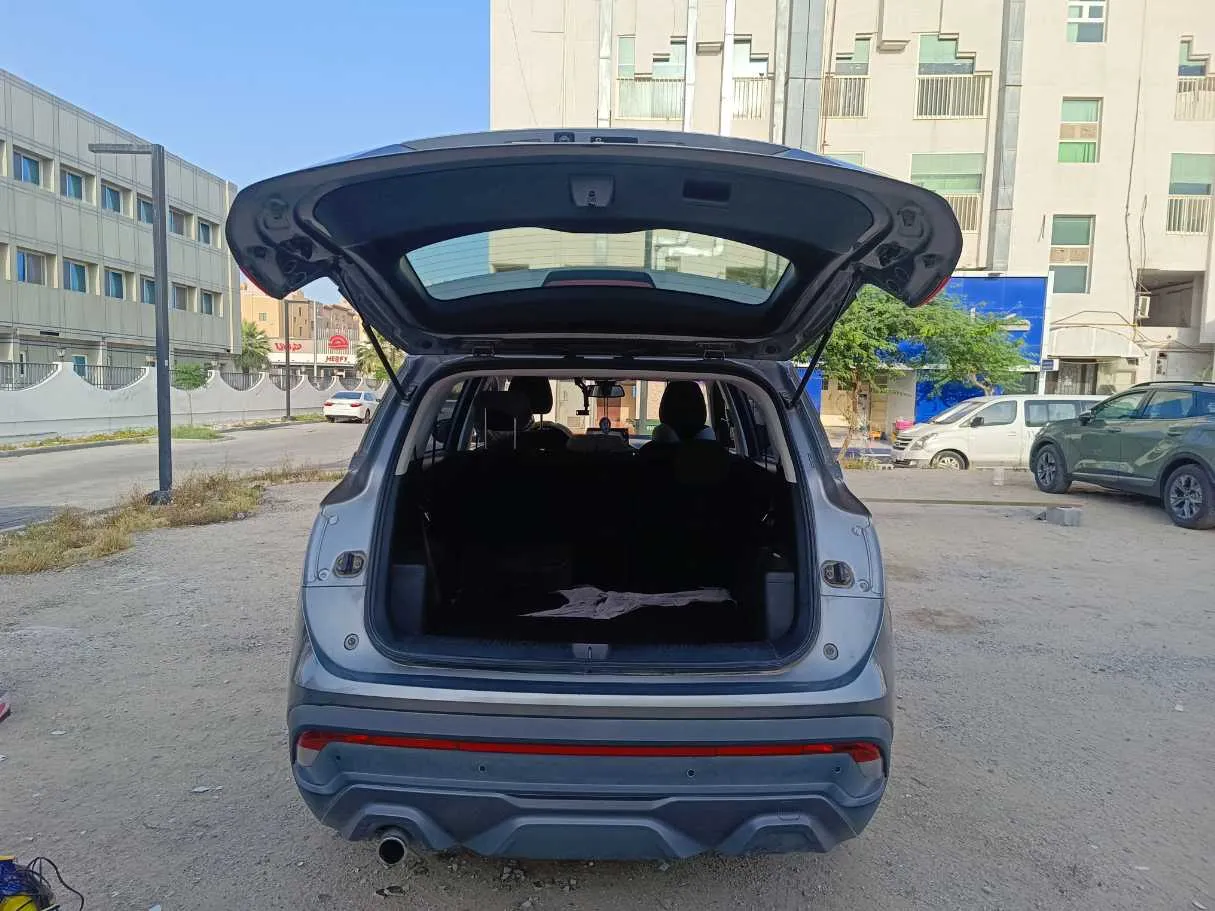 Car image 25