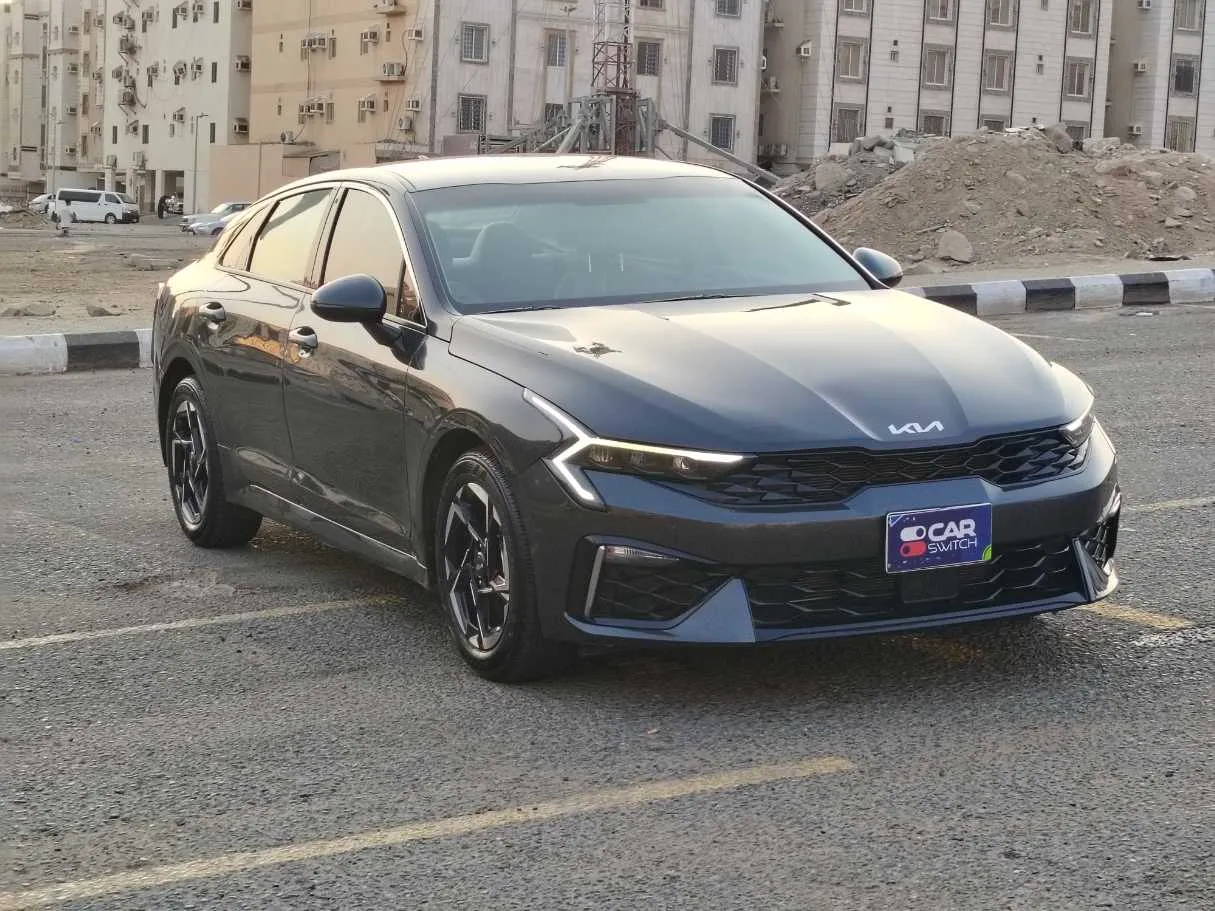 Car image 3