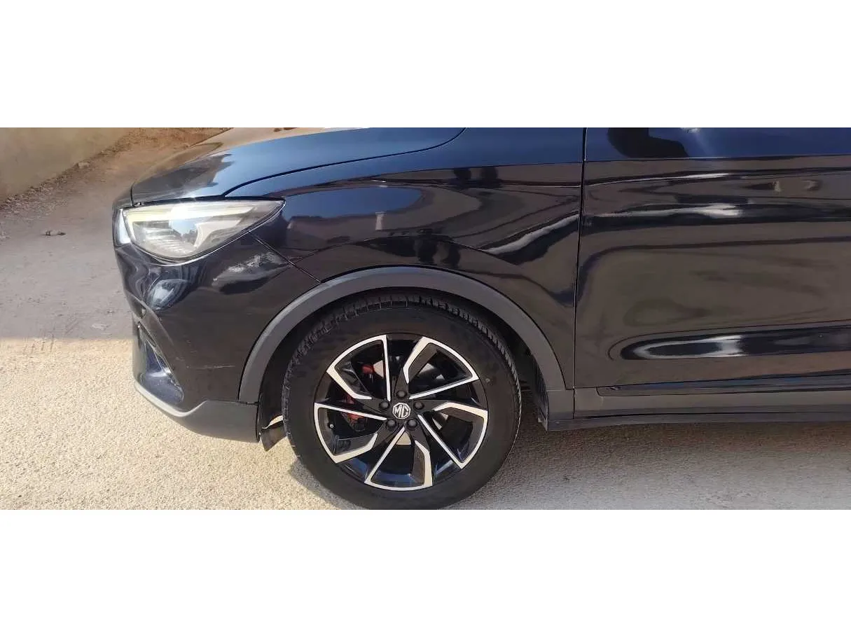 Car image 9
