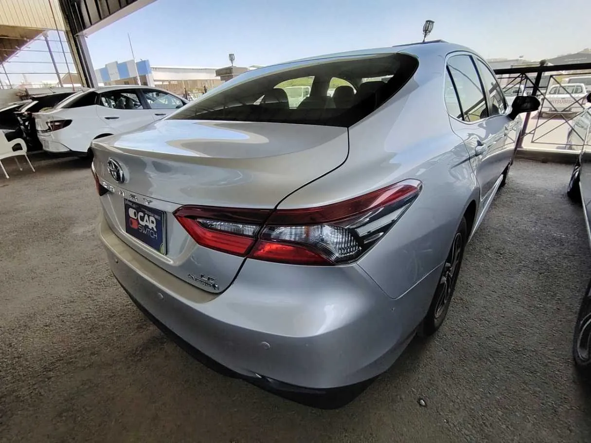 Car image 5