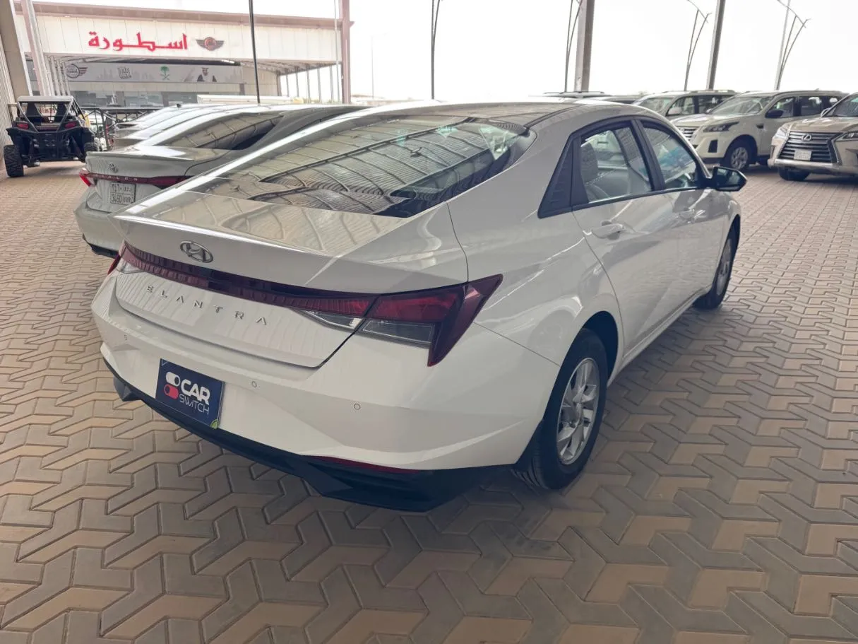 Car image 4