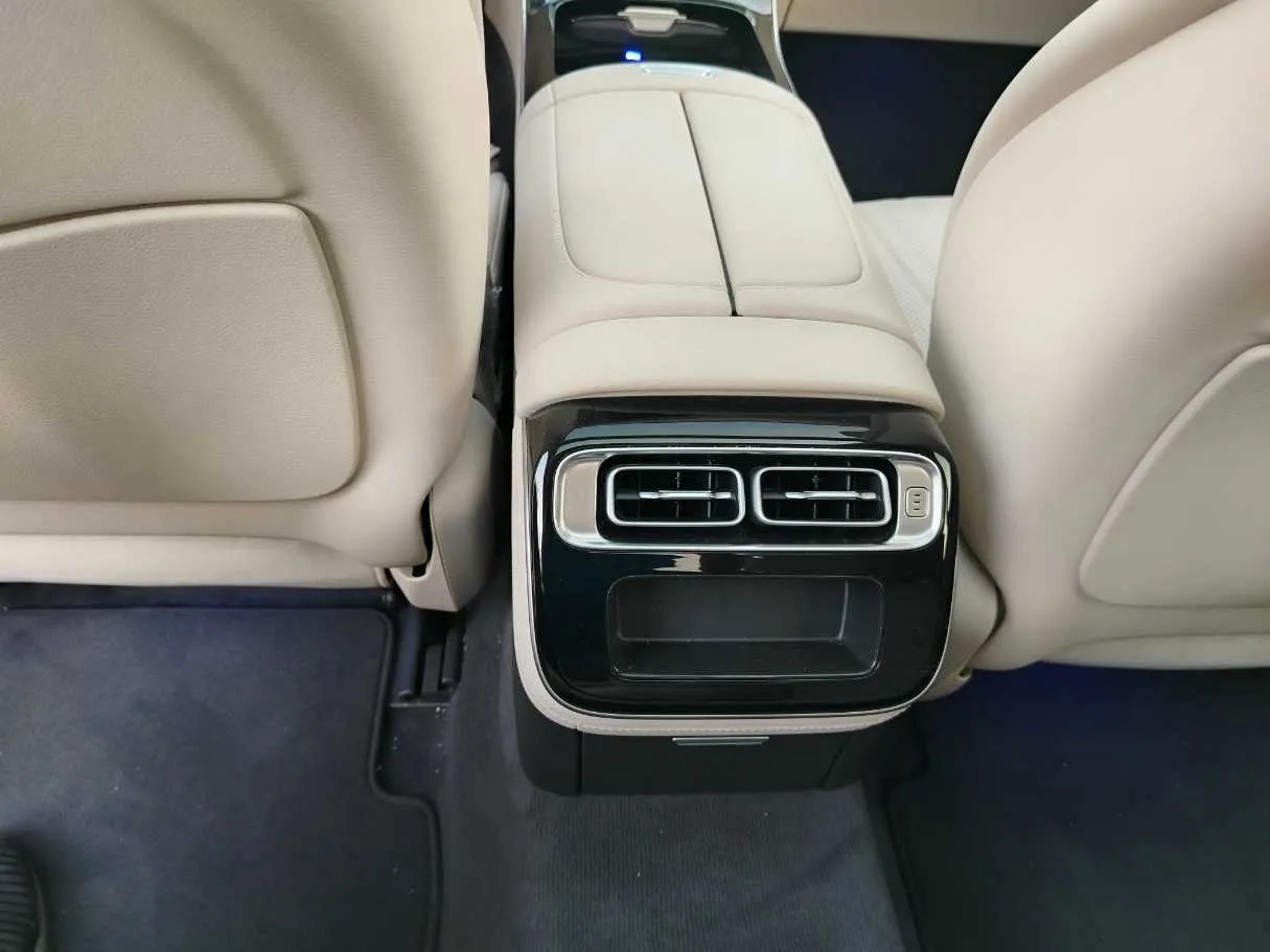 Car image 38