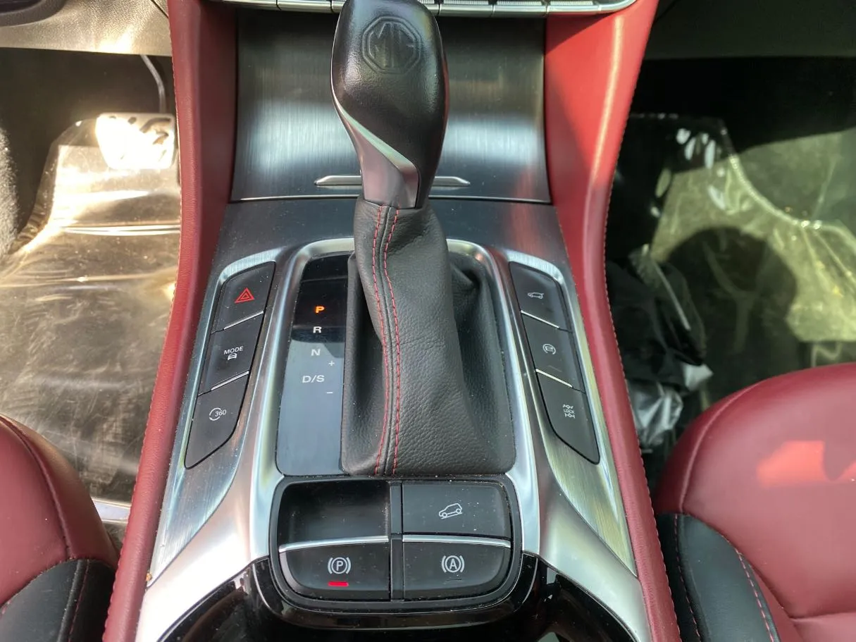 Car image 16