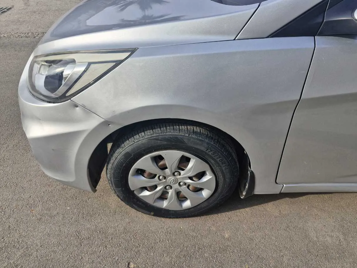 Car image 9