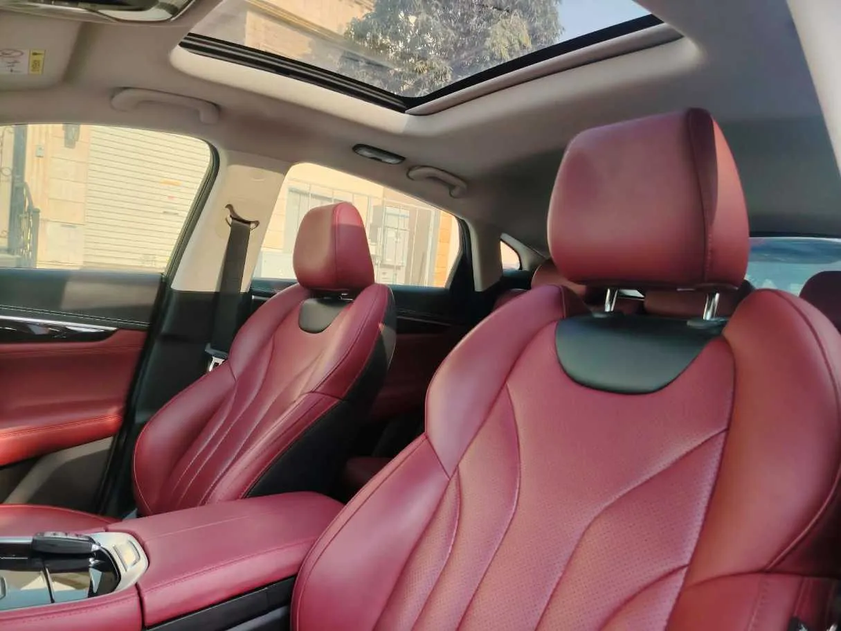 Car image 14